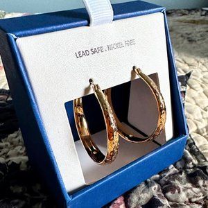 HOUSE OF HARLOW 1960 Hammered Finish Gold Tone Hoops Earrings NIB NWT